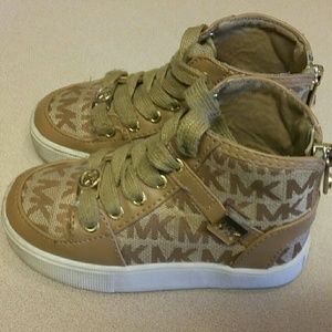 toddler size 7 Michael Kors